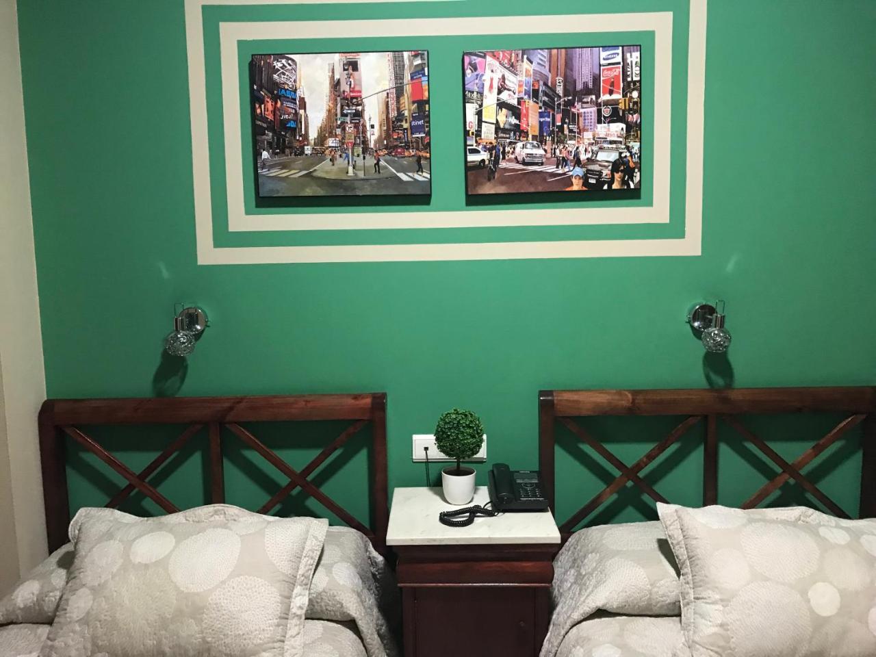 Hostal Puerta Carmona เซบีญา ภายนอก รูปภาพ