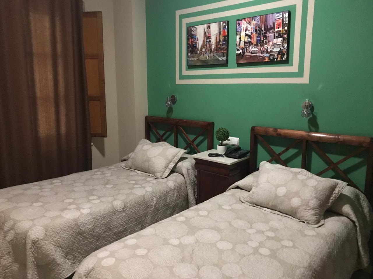 Hostal Puerta Carmona เซบีญา ภายนอก รูปภาพ
