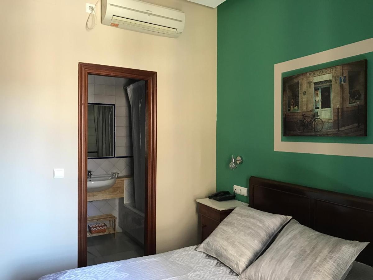 Hostal Puerta Carmona เซบีญา ภายนอก รูปภาพ