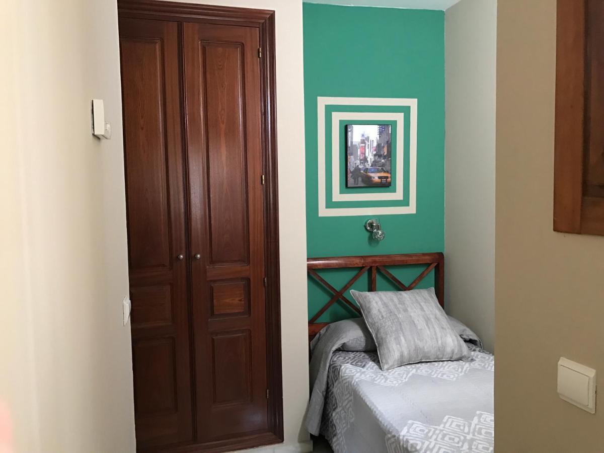 Hostal Puerta Carmona เซบีญา ภายนอก รูปภาพ