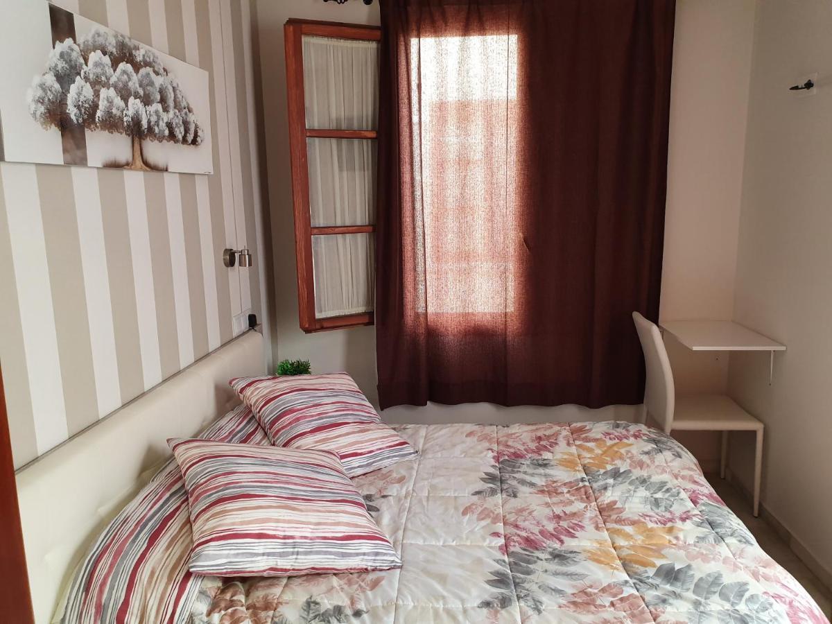 Hostal Puerta Carmona เซบีญา ภายนอก รูปภาพ
